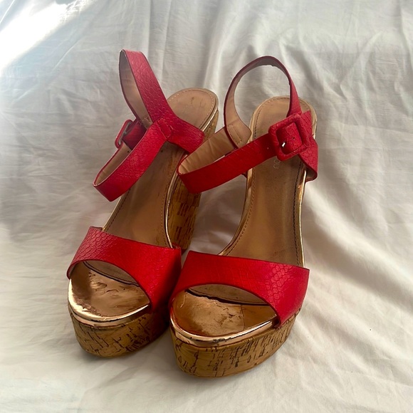 Chrysanthou Red Wedges - Picture 1 of 3